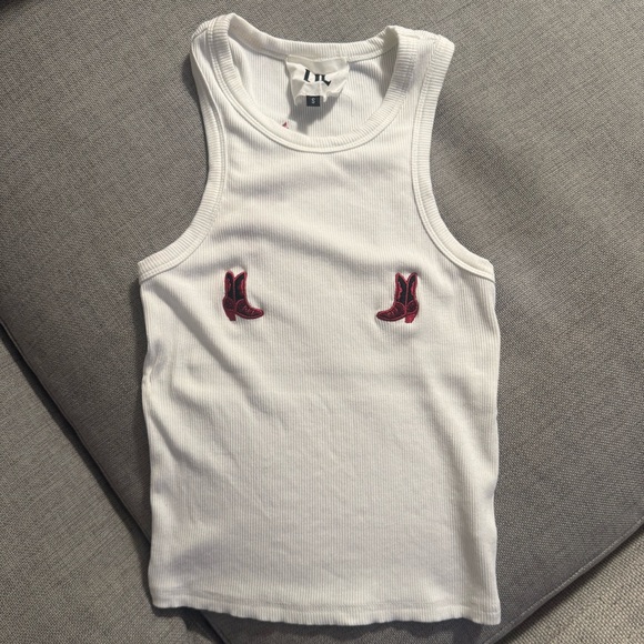 REVOLVE White Sleeveless Crop Tank Top with Red Boot Design - Picture 3 of 6